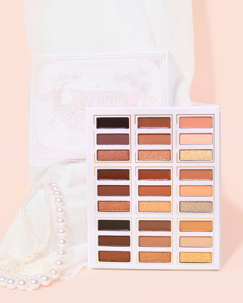 Derrière la palette de fards à paupières Veil
