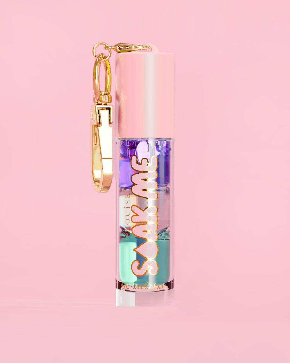 P. Louise Soak Me Lip Oil avec de l'huile en couches colorées dans un tube rose avec un fermoir doré sur fond rose
