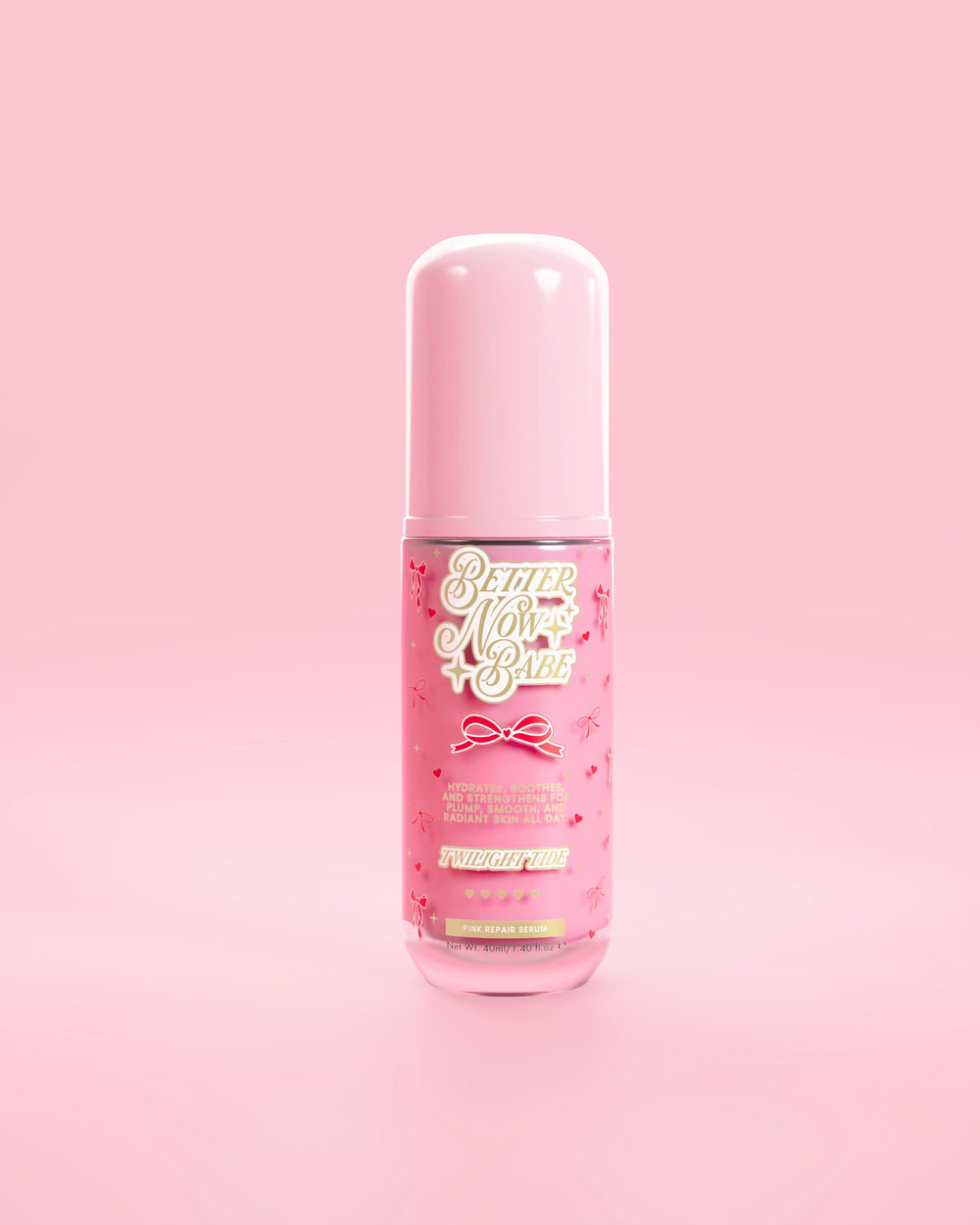 Voir à travers le flacon rose de sérum réparateur de barrière rose P.Louise Better Now Babe au parfum Twilight Tide sur fond rose