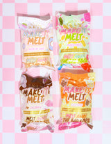Une collection de lingettes démaquillantes P.Louise Make It Melt aux parfums variés, présentées dans un contenant rechargeable sur fond à carreaux roses.
