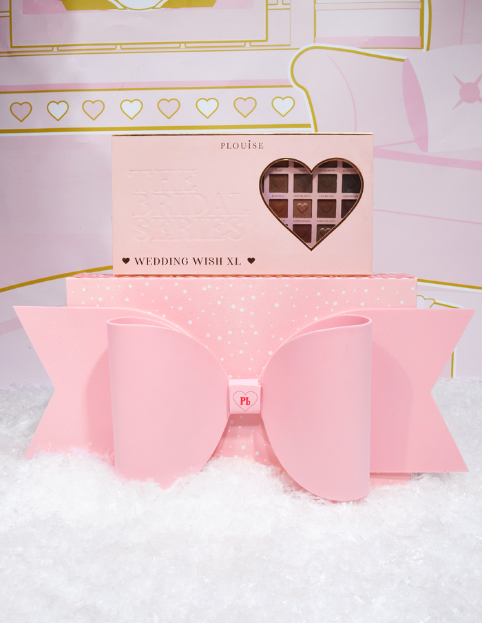 Boîte d'emballage cadeau avec nœud rose