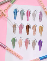 Une gamme d'échantillons d'eye-liner pailletés de P.Louise dans différentes couleurs, présentés sur une carte, avec le nom de chaque teinte écrit à côté.