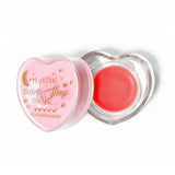 Masque de sommeil à lèvres en forme de coeur rose avec le couvercle retiré sur fond blanc