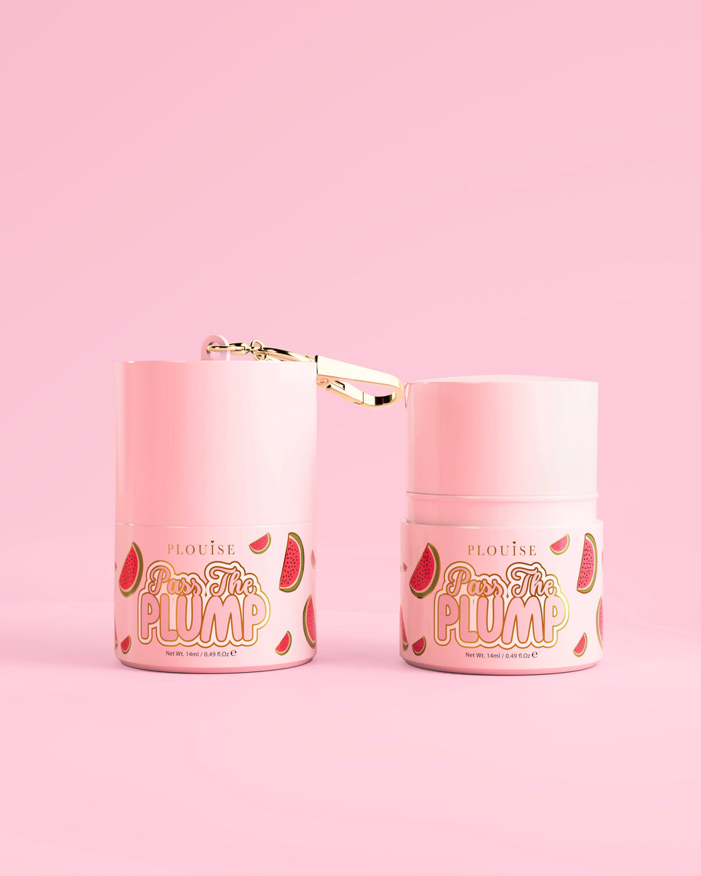 Deux pots roses de P.Louise Pass The Plump Lip Treatment avec motif pastèque sur fond rose