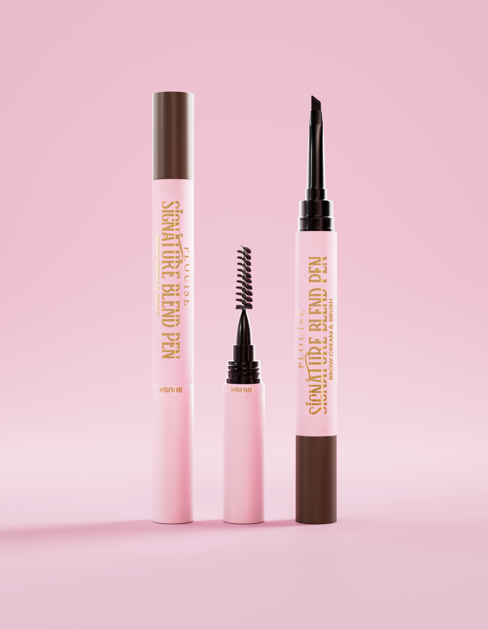 Un stylo à sourcils P.Louise Signature avec les couvercles retirés à chaque extrémité pour que l'applicateur soit visible sur fond rose