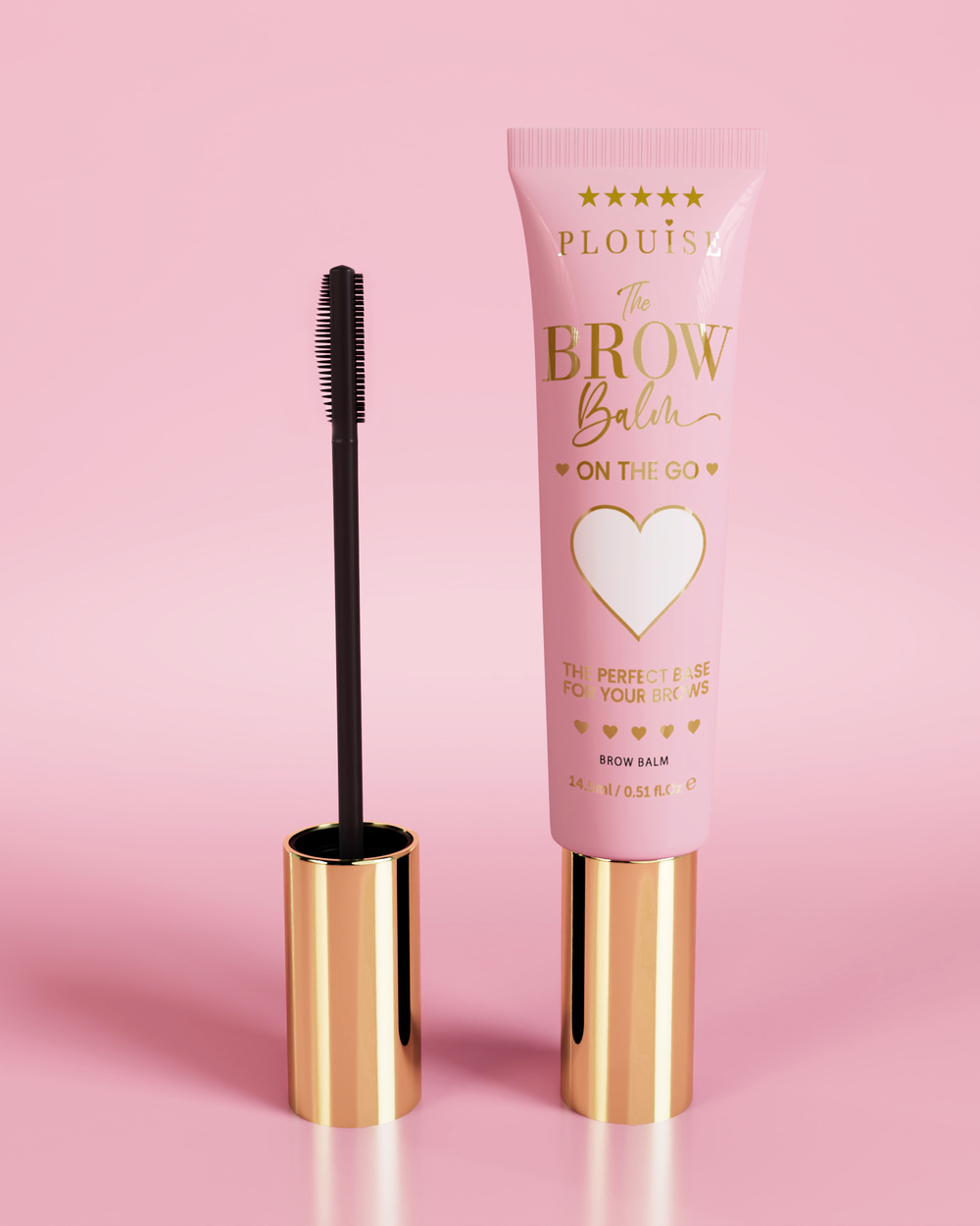 Produit P.Louise Fluffy Soap Brow Balm Instant Fix dans un tube rose avec un capuchon doré, accompagné d'un pinceau à sourcils noir, présenté sur fond rose.