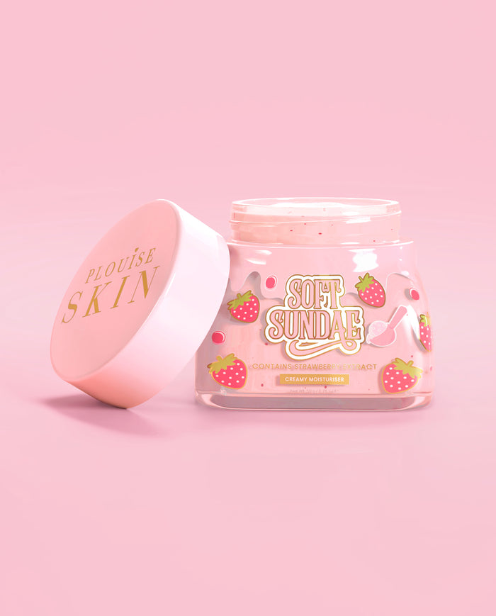 Pot rose de crème glacée molle P. Louise crème fouettée avec le couvercle sur fond rose