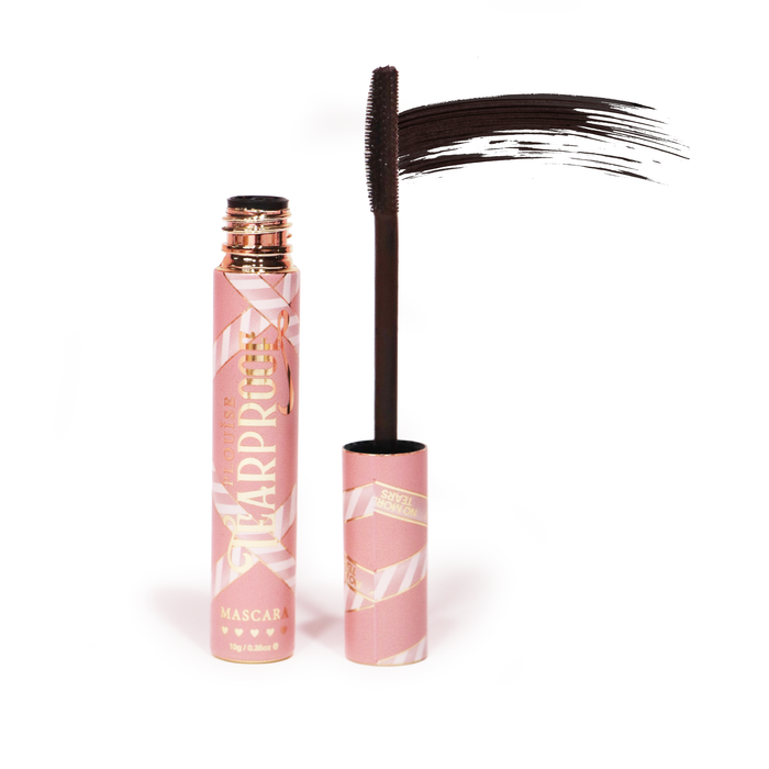 Le mascara indéchirable P. Louise en brun riche sur fond blanc