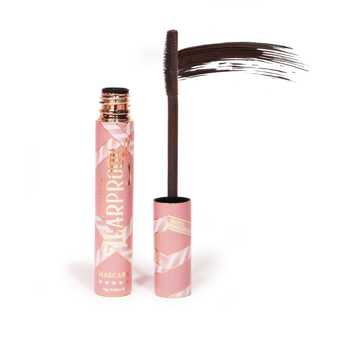 Le mascara indéchirable P. Louise en marron doux sur fond blanc