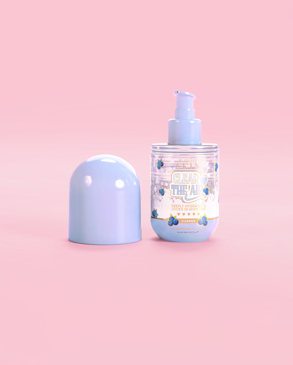 Bouteille de P. Louise Clear The Air Blueberry Gel Cleanser avec le bouchon retiré sur fond rose